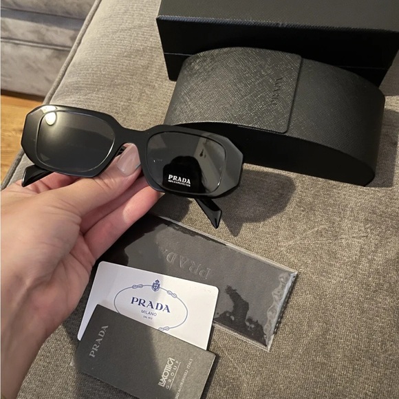 PR17WS Prada Sunglasses NIB - Picture 3 of 3
